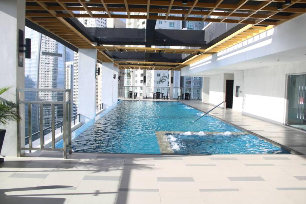 A2J Luxury Bgc Balcony Suite Near Sm Aura Taguig Manila Exterior photo
