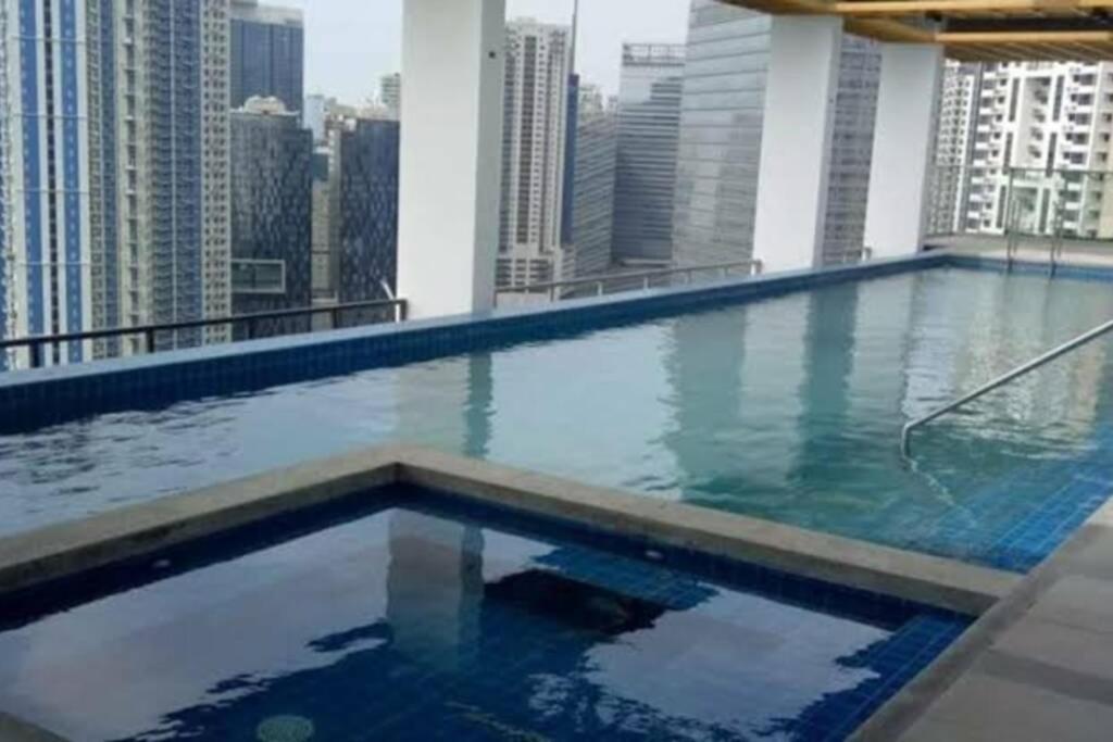 A2J Luxury Bgc Balcony Suite Near Sm Aura Taguig Manila Exterior photo